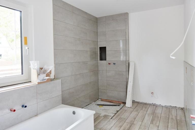 À Saverne, la création d'une salle de bains débute par les plans.